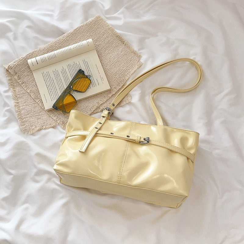 Damen modische Handtasche im stilvollen Design mit praktischen Fächern Nord Taschen