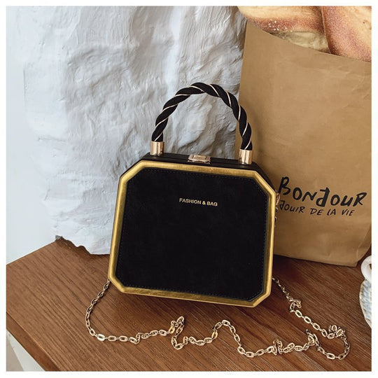 Damen elegante Handtasche im Faltendesign mit goldenen Akzenten Nord Taschen
