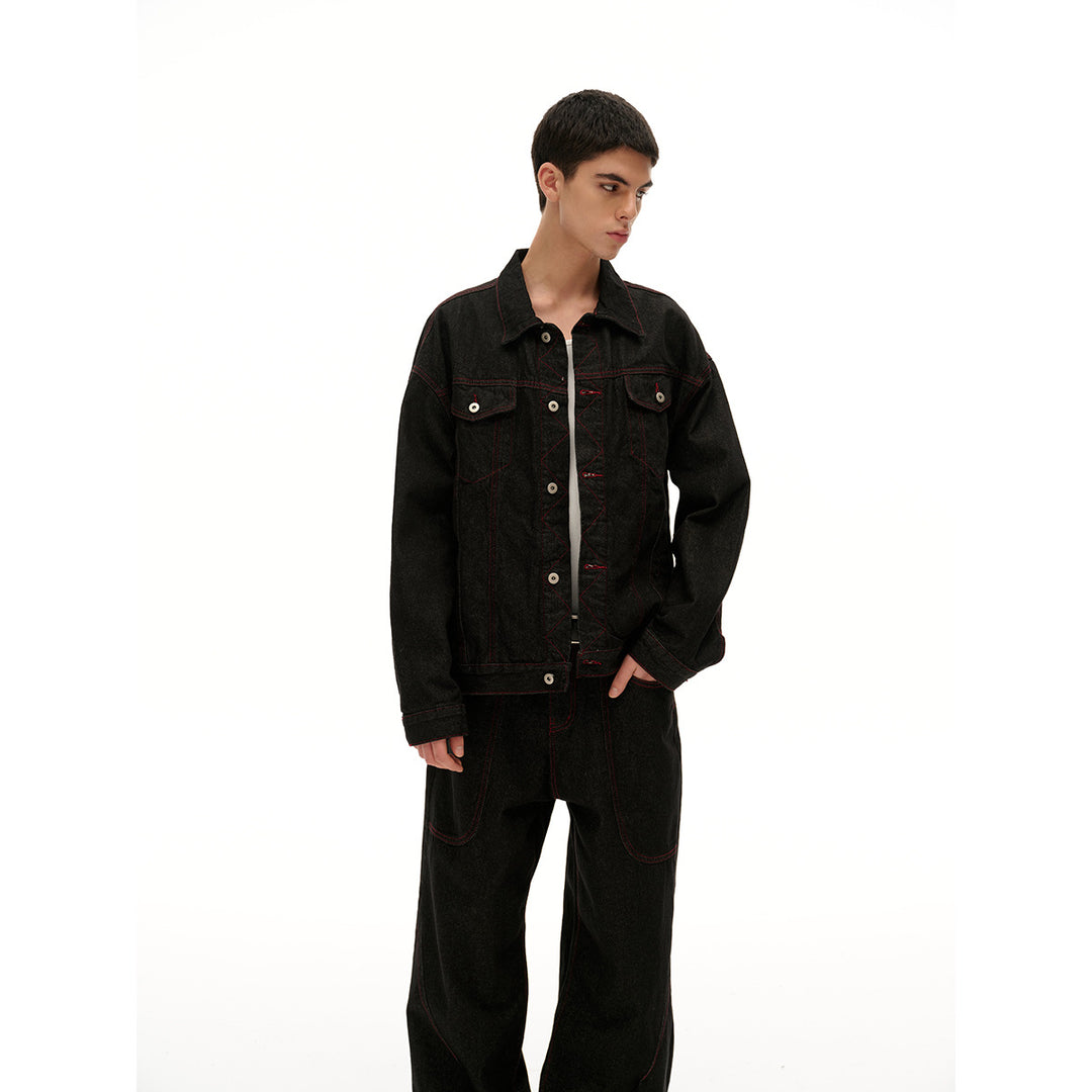Herren Boxy‑Denimjacke mit roten Kontrastnähten und Metallknöpfen Nord Taschen