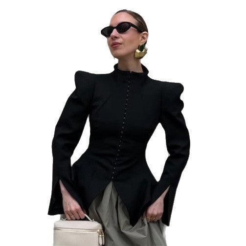 Damen Taillierter Blazer mit skulpturalen Schultern, betonter Taille und spitzem Schößchen Nord Taschen