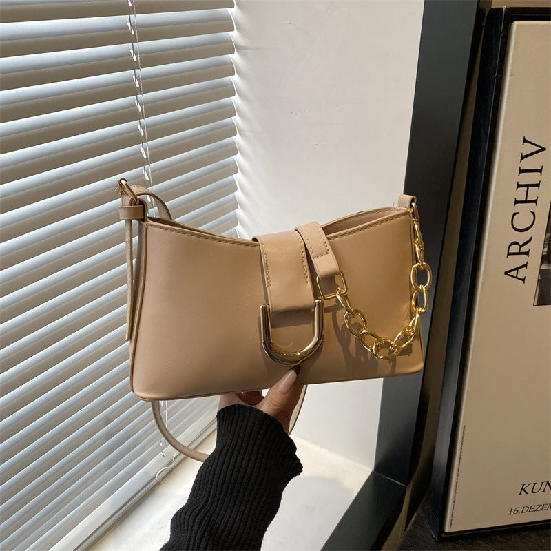 Damen Umhängetasche mit modischem Kettenverschluss und strukturiertem Design Nord Taschen