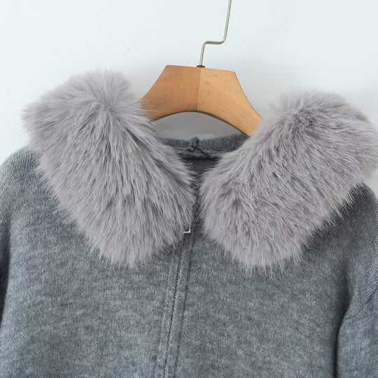 Damen Kurzgeschnittene Strickjacke mit Reißverschluss und abnehmbarem Kunstfellkragen Nord Taschen