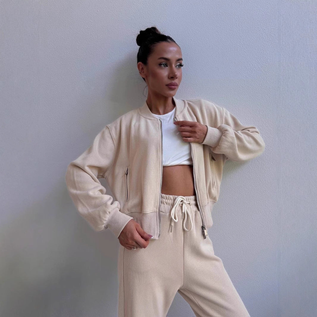 Damen weiches Velours-Zweiteiler mit kurzem Reißverschluss-Bomber und High-Waist-Hose mit Bein-Schlitz Nord Taschen