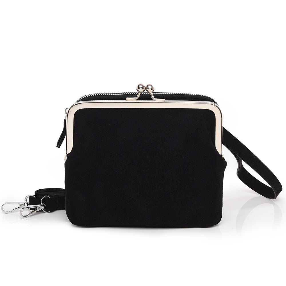 Damen Clutch mit dekorativem Metallverschluss Nord Taschen