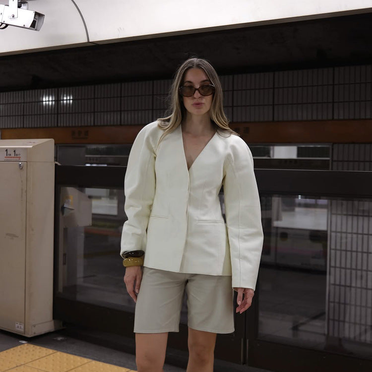 Damen Oversize-Blazer mit markanter Schulter und offener V‑Front Nord Taschen