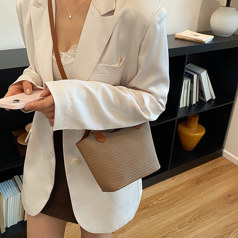 Damen Designer Handtasche mit stilvollem Bambusgriff Nord Taschen