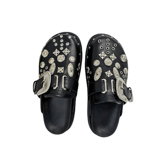 Damen nan verzierte Schlupf-Clogs mit metallischen Conchos, großer Zierschnalle und ergonomischem Fußbett