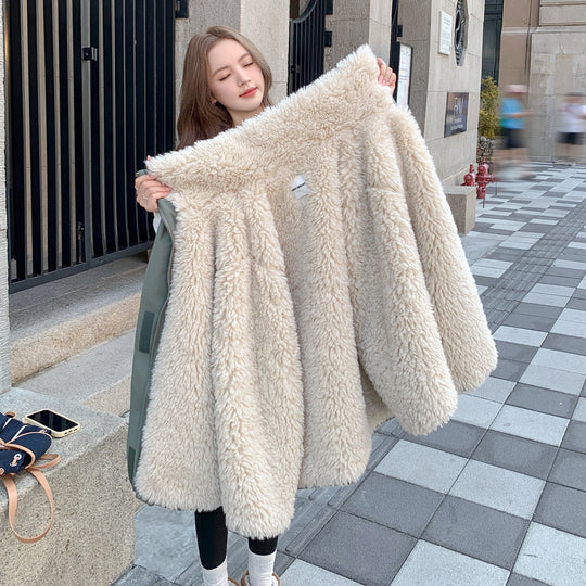 Damen nan urbaner Kurzparka mit Teddyfutter, großzügigen Pattentaschen und verdecktem Zwei-Wege-Reißverschluss Nord Taschen