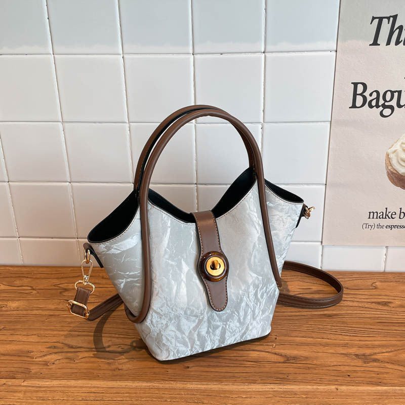 Damen elegante Umhängetasche mit einzigartigem Verschluss und strukturiertem Obermaterial Nord Taschen