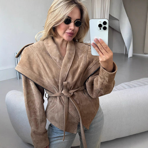 Damen Veloursleder‑Wickeljacke mit breitem Schalkragen und Taillengürtel Nord Taschen