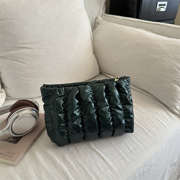 Damen praktische Clutch mit gepolstertem Design Nord Taschen