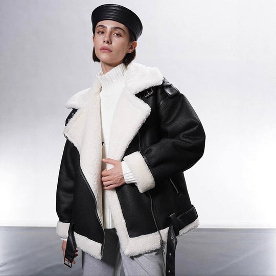 Damen Oversized Bikerjacke mit Teddyfell-Futter und verstellbaren Gürteln Nord Taschen