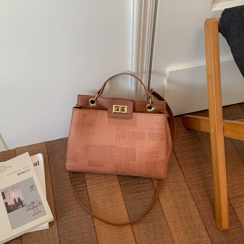 Damen elegante Umhängetasche mit luxuriösem Lederlook und geschmackvollem Verschluss Nord Taschen