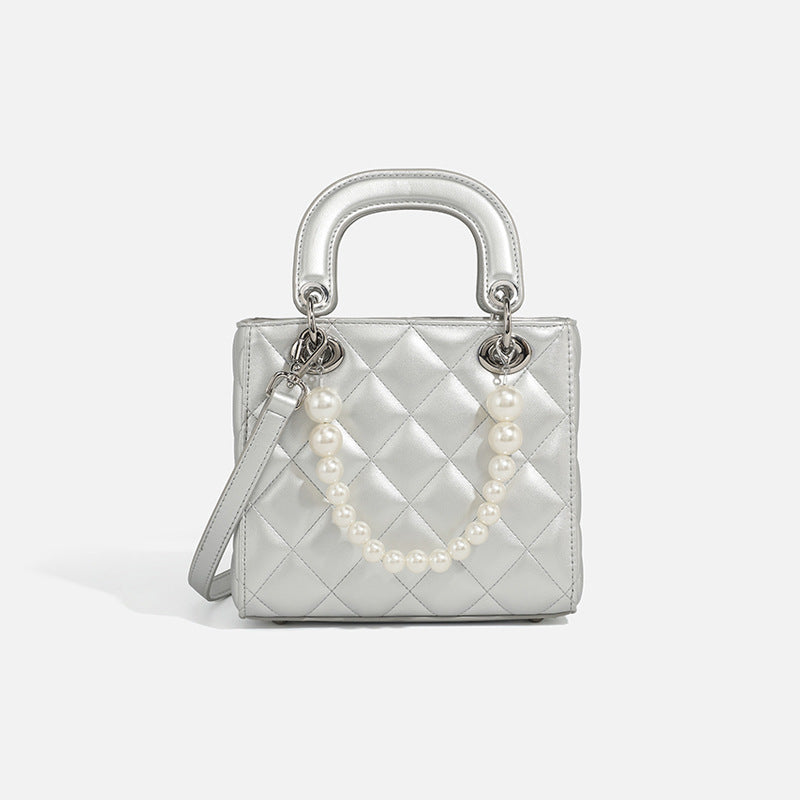 Damen Mini-Handtasche mit perlenverzierter Kette und quiltetem Design Nord Taschen