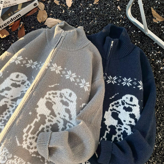 Unisex Übergroße Strickjacke mit durchgehendem Reißverschluss, hohem Rippkragen und Eulen-Intarsien Nord Taschen