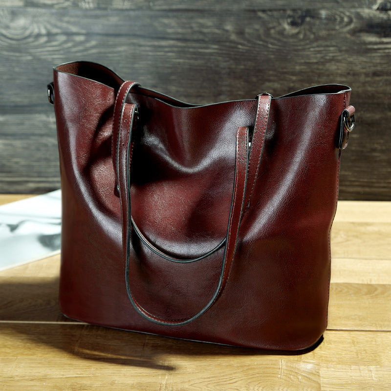 Damen Hobo-Tasche aus hochwertigem Kunstleder mit geschwungenem Design und verstellbarem Schultergurt Nord Taschen