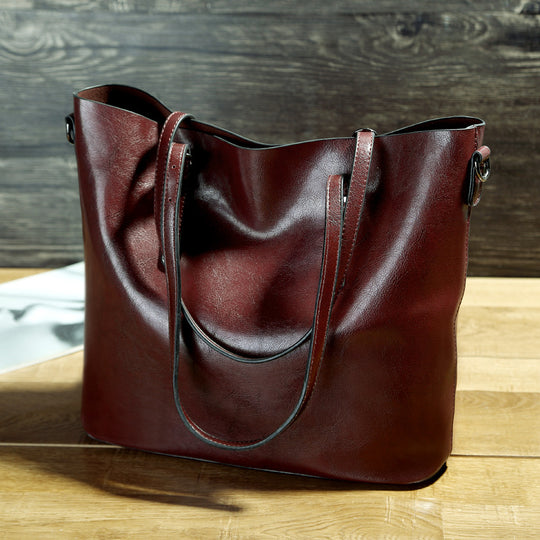 Damen Hobo-Tasche aus hochwertigem Kunstleder mit geschwungenem Design und verstellbarem Schultergurt Nord Taschen