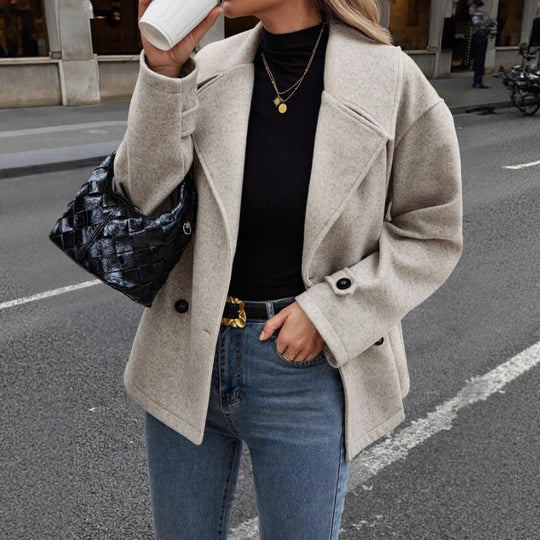 Damen Kurzer Wollmantel mit Oversized-Schnitt und Reverskragen Nord Taschen
