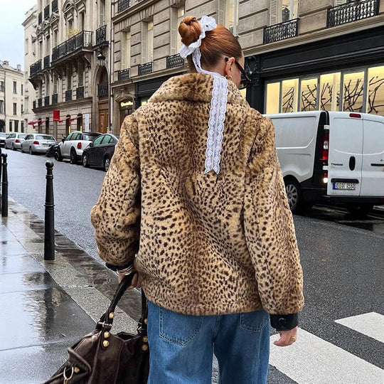Damen Boxy-Kurzmantel aus Fauxfur mit Allover-Leopardenmuster und umlegbarem Schalkragen Nord Taschen