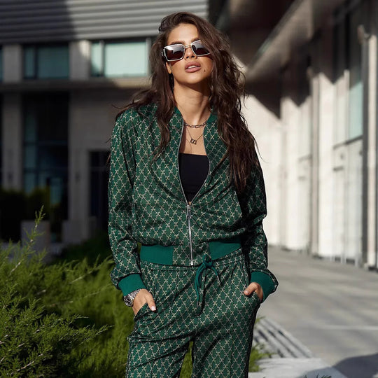 Damen jacquard Lounge-Set mit kurzer Bomberjacke und hochgeschnittener Kordelzug-Hose Nord Taschen