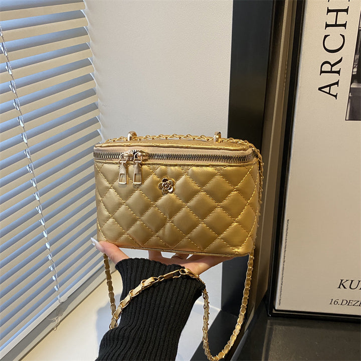 Damen elegante Umhängetasche mit gestepptem Design und goldenen Akzenten Nord Taschen