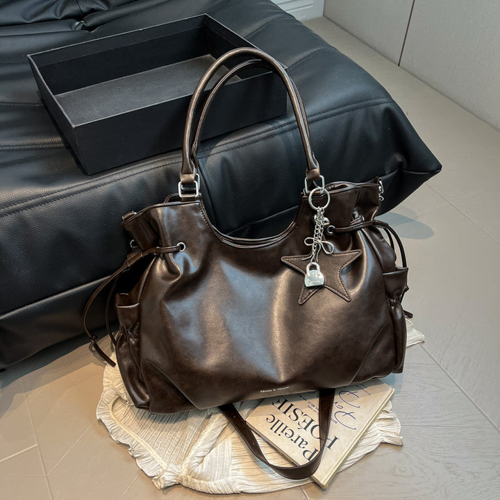 Damen Schultertasche mit modernen Raffungselementen Nord Taschen