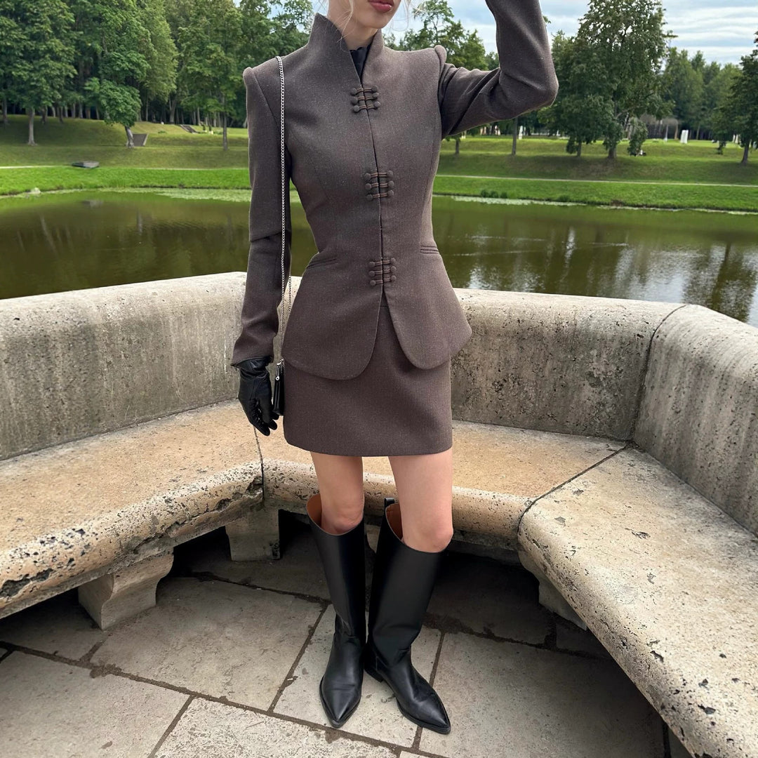 Damen Tailliertes Blazer‑Set mit Stehkragen, dekorativer Knopfleiste und Minirock Nord Taschen