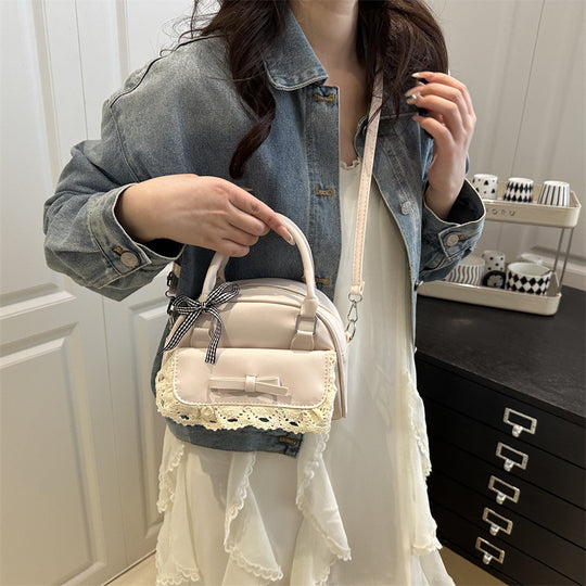 Damen Mini-Handtasche mit verspieltem Schleifenakzent und floralen Details Nord Taschen