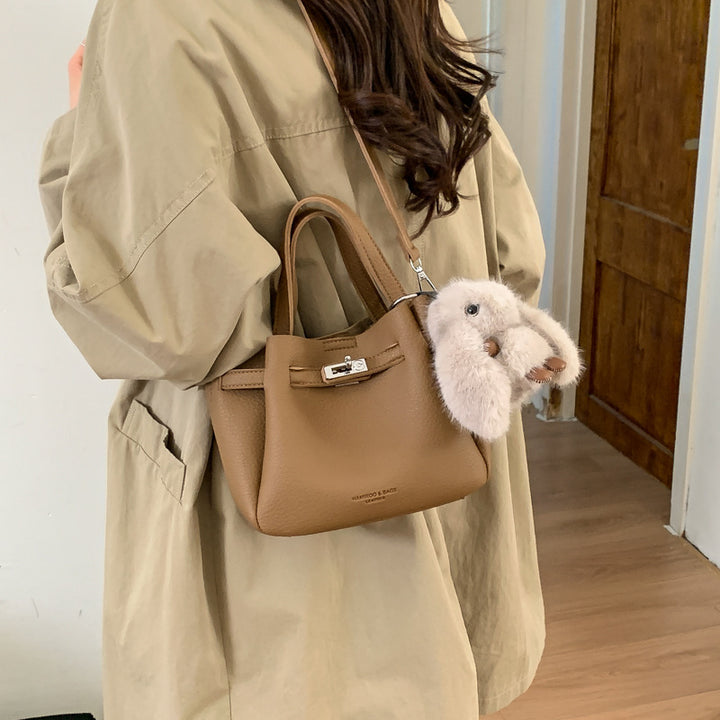 Damen Mini-Handtasche mit verspieltem Design und tierischem Anhänger Nord Taschen