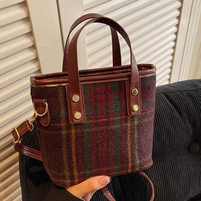 Damen Tragetasche mit schickem Karomuster und hochwertigen Kunstlederelementen Nord Taschen