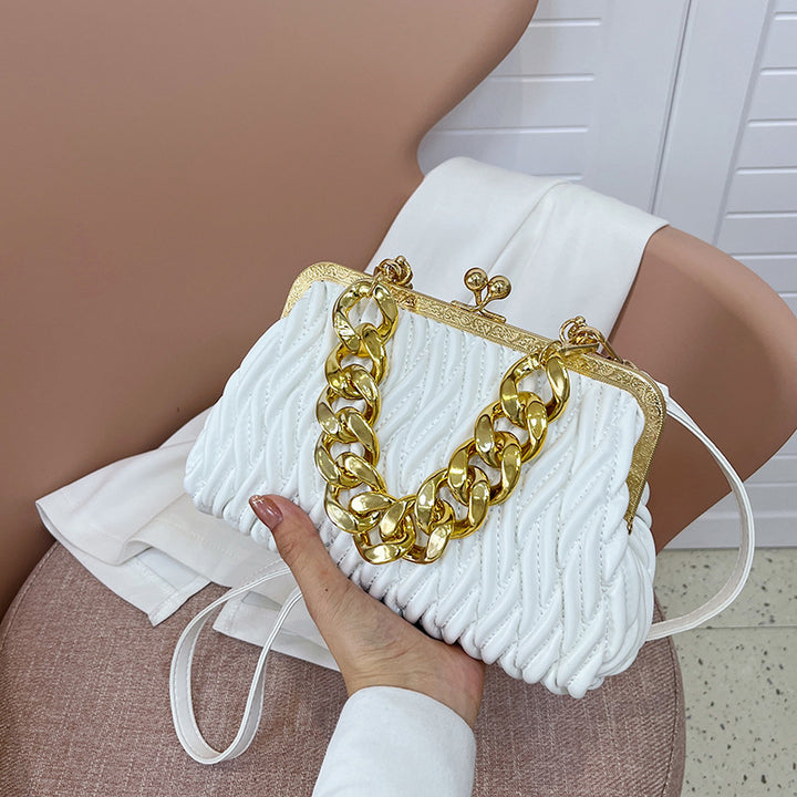Damen elegante Handtasche mit kreativem Wellenmuster und goldener Kettenverzierung Nord Taschen