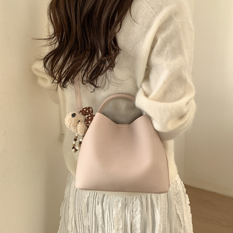 Damen Hobo-Tasche mit abnehmbarem Plüschanhänger Nord Taschen