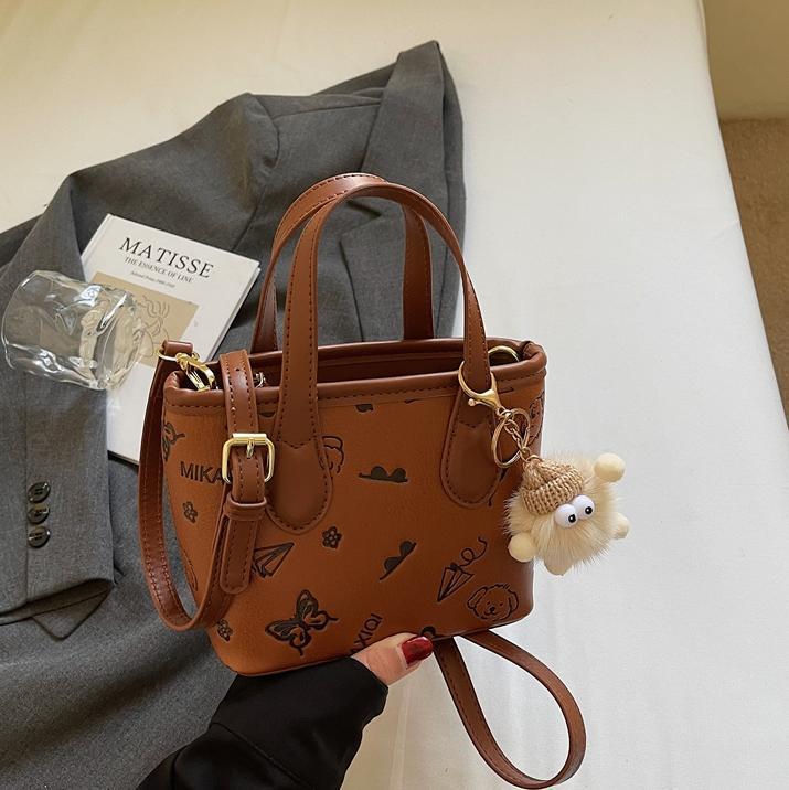 Damen Mini-Handtasche mit niedlichem Anhänger | Nord Taschen