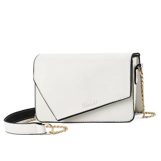 Damen Umhängetasche mit eleganter Klappenoptik und goldener Kette Nord Taschen
