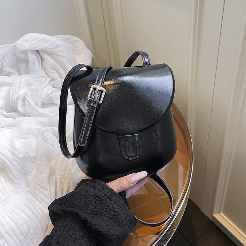 Damen Umhängetasche mit klassischem Klappverschluss und elegantem Kunstleder Nord Taschen