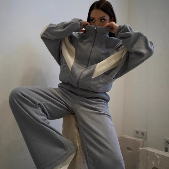 Damen oversized Reißverschluss-Fleecejacke mit Paneel-Details und weiter High-Waist-Loungehose Nord Taschen