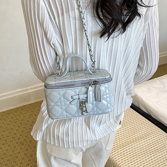 Damen Umhängetasche mit trendigem Steppdesign und eleganten Details Nord Taschen