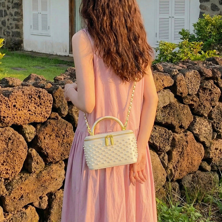 Damen modische Handtasche mit Nietenakzenten Nord Taschen