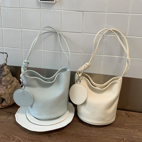 Damen Beuteltasche aus weichem Kunstleder mit abnehmbarem Schlüsselanhänger Nord Taschen