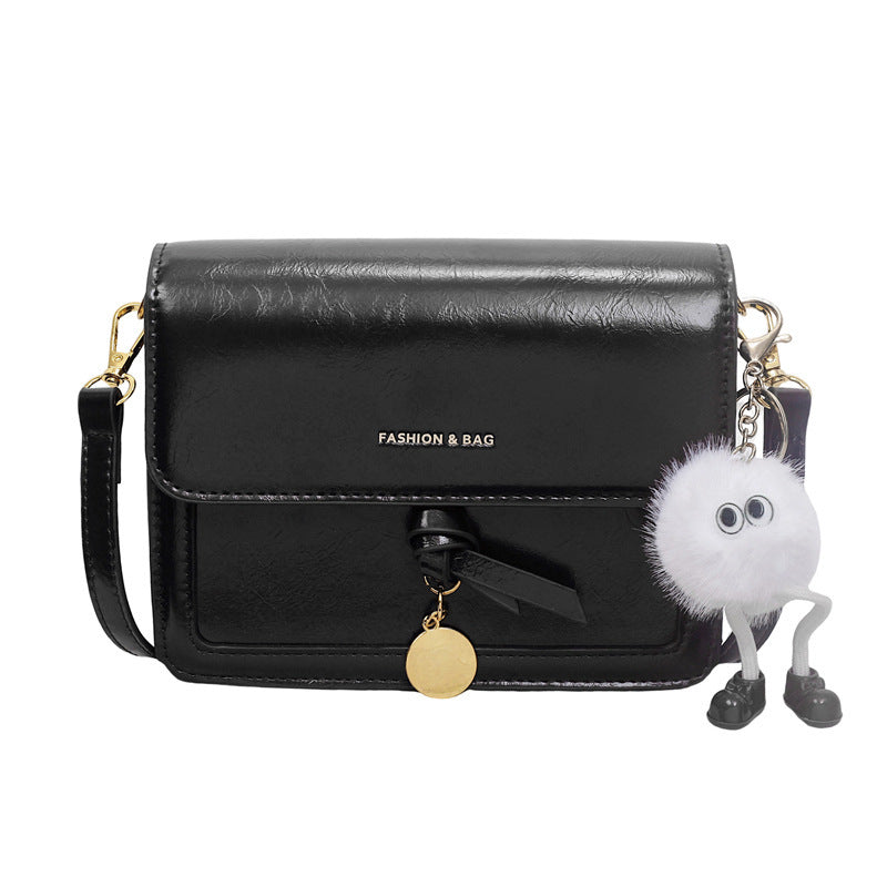 Damen Umhängetasche mit verspieltem Anhänger und elegantem Design Nord Taschen