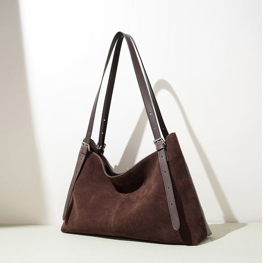 Damen Umhängetasche aus weichem Wildleder mit eleganten Akzenten Nord Taschen