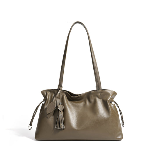 Damen Handtasche aus hochwertigem Kunstleder mit auffälligem Quastenanhänger Nord Taschen