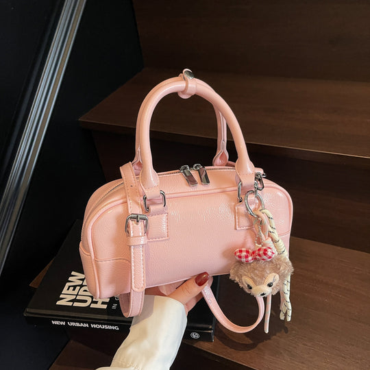 Damen Handtasche im modernen Stil mit abnehmbarem Anhänger | Nord Taschen