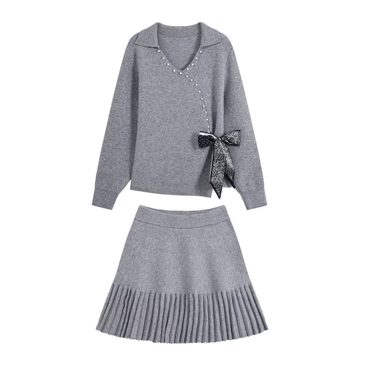 Damen Zweiteiliges Feinstrick-Set mit V‑Wickeloberteil, Perlenbesatz und plissiertem Midirock Nord Taschen