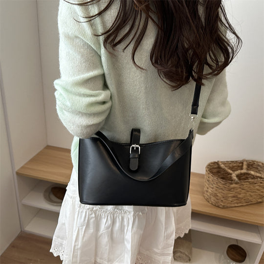 Damen Umhängetasche mit schickem minimalistischen Design und verstellbarem Trageriemen Nord Taschen