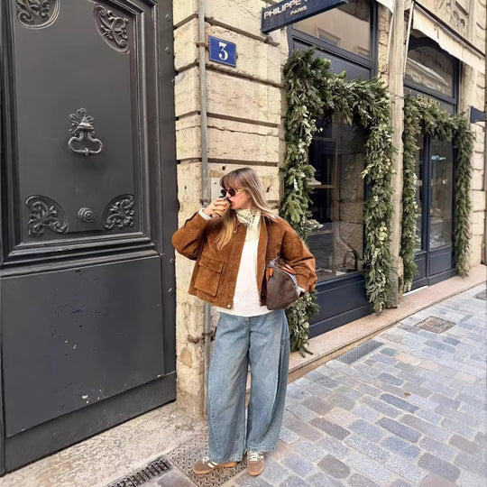 Damen Kurze Boxy-Jacke in Wildlederoptik mit Funnelkragen und großen Klappentaschen Nord Taschen