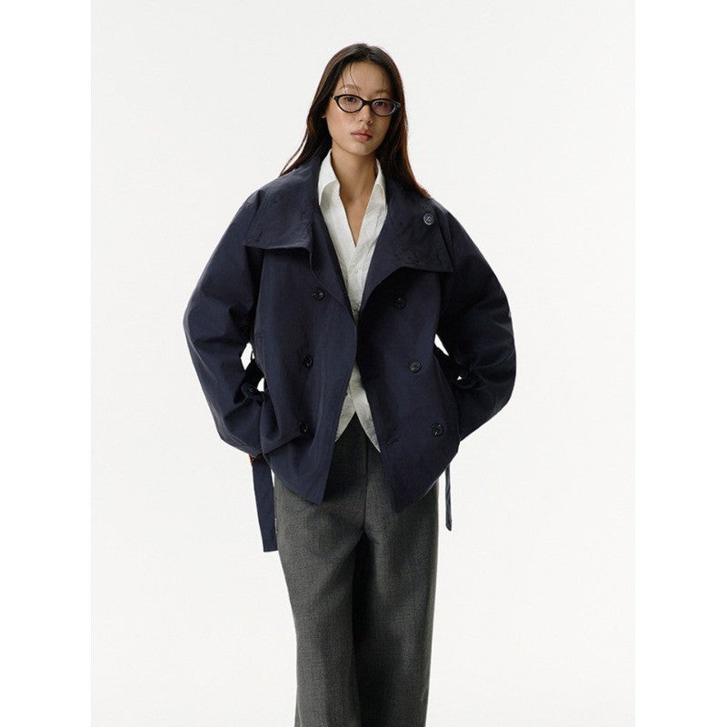 Damen Kurzjacke im Trenchstil mit doppeltreihiger Knopfleiste Taillengürtel und Stehkragen Nord Taschen