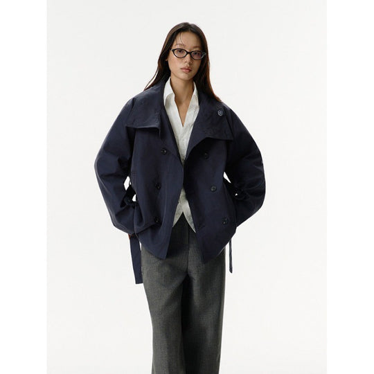 Damen Kurzjacke im Trenchstil mit doppeltreihiger Knopfleiste Taillengürtel und Stehkragen Nord Taschen