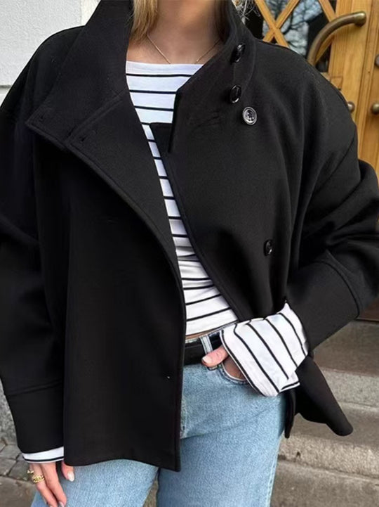 Damen Kurz geschnittene Boxy-Jacke mit Stehkragen und asymmetrischer Knopfleiste Nord Taschen