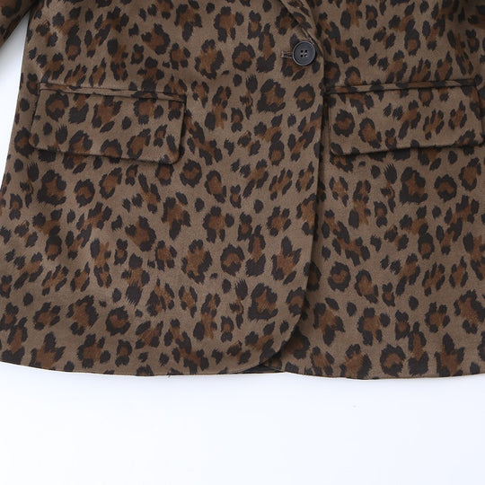 Damen Taillierter Blazer im Leoprint mit Revers und Pattentaschen Nord Taschen